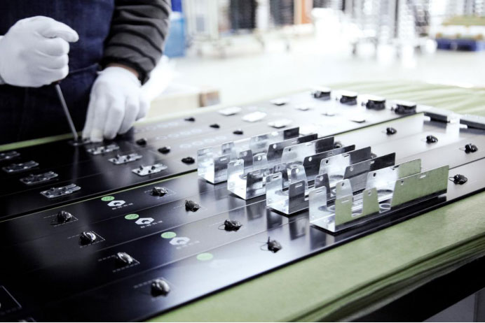 新浪网“致匠心?青动力”探访W66利来国际余杭工厂