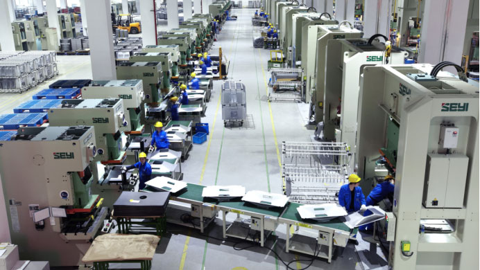 新浪网“致匠心?青动力”探访W66利来国际余杭工厂